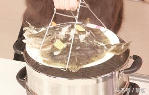 清蒸多宝鱼的做法，十多分钟就能蒸出美味多宝鱼！