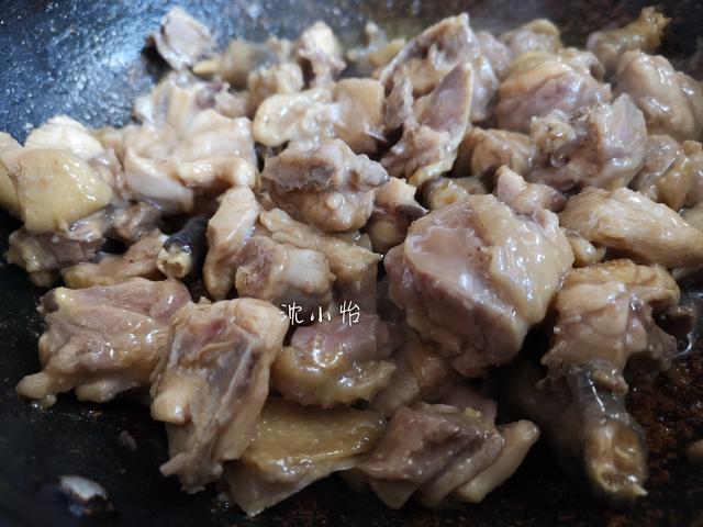 超简单的干锅鸡做法，附上详细配方和做法步骤，新手看完也会做