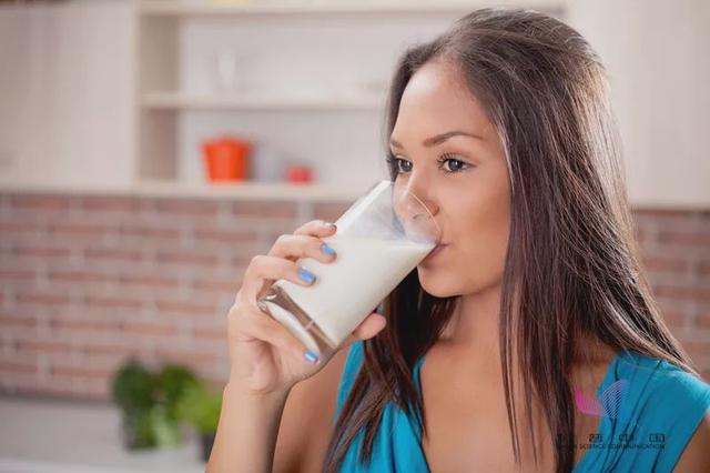 国外研究称牛奶喝多了会早死？到底该怎么喝？赶紧看