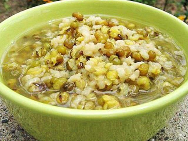 夏日喝绿豆汤解暑消热、促进食欲，教你1招煮出碧绿清澈的绿豆汤