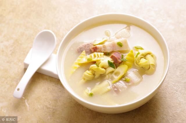 立春之后最受欢迎的汤！鲜气飘飘的腌笃鲜，上海人每年春天必喝