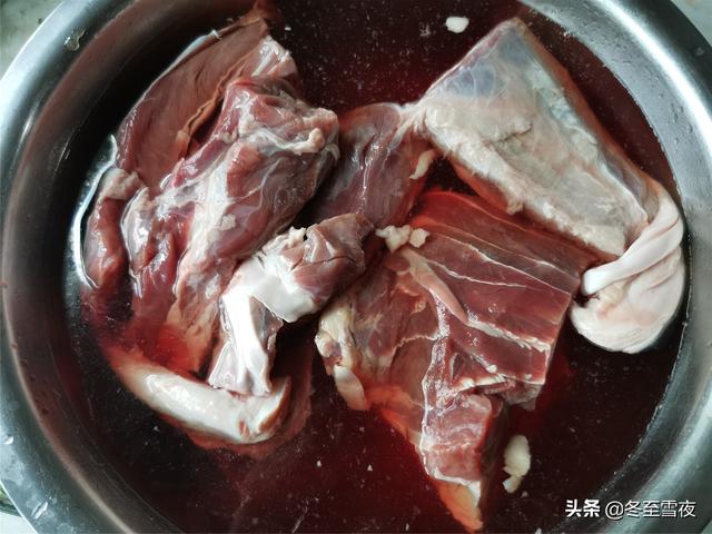 酱牛肉的家庭做法，颜色红润，酱香味浓，牛肉紧致，切片不散