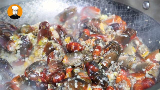 这才是蒜泥小龙虾的正宗做法，大厨20年的夜市经验，干净又入味