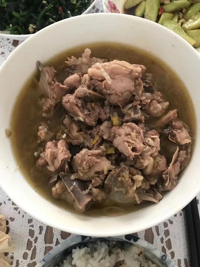 宁夏民间美食蒸羊羔肉、手抓羊肉、羊杂碎汤和臊子面