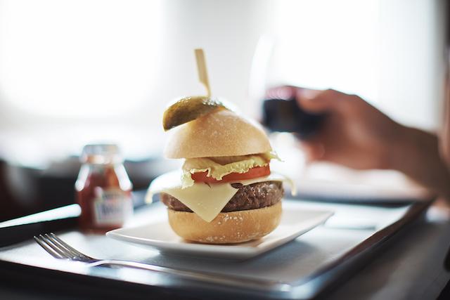 当你飞国际航班时，在想哪家商务舱的美味？