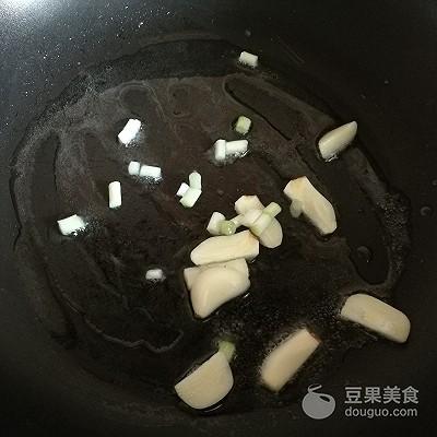 丝瓜炒毛豆的做法