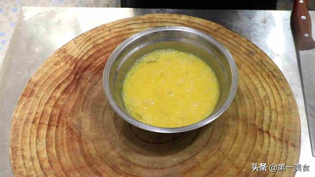 黄瓜炒着吃更鲜嫩，厨师长分享黄瓜炒鸡蛋的家常做法，清淡少油