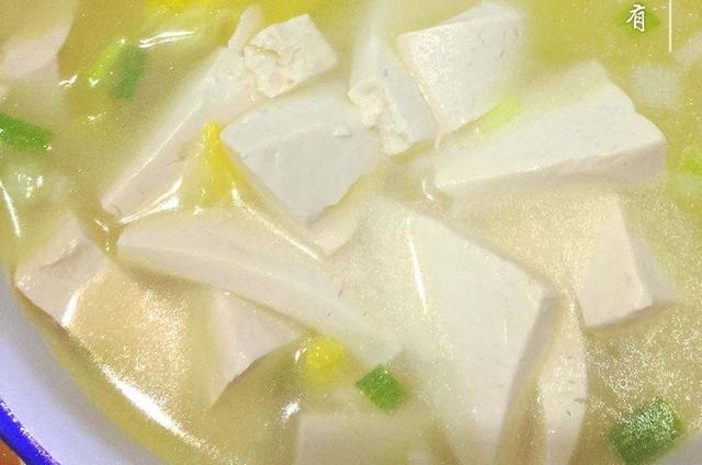 白菜豆腐汤：营养鲜美，简单易做，好喝得不得了