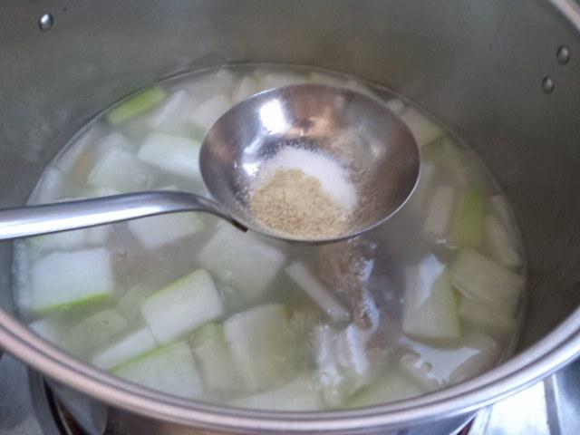 冬瓜鲫鱼汤，做法简单，清热消暑营养丰富，做法简单5分钟做好