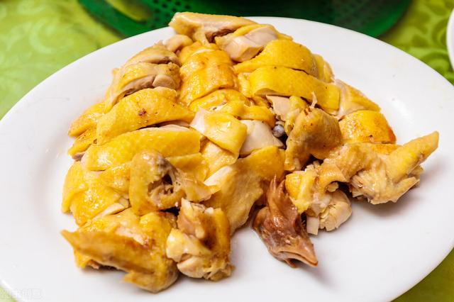 白切鸡家常做法，广东粤菜白切鸡，白斩鸡，做法简单，在家就能做