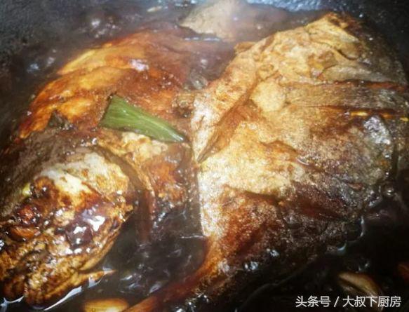 大叔做的红烧平鱼，鲜香浓郁，肉质细嫩，煎鱼不破皮还特下饭！