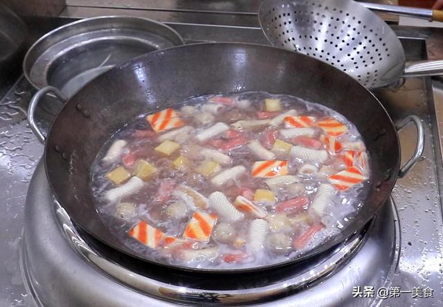 这才是麻辣香锅家常实用做法，零难度零技巧，香辣下饭，吃不过瘾