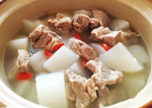 上海妈妈教你“白萝卜炖羊肉汤”家常做法，清爽鲜美，香味扑鼻