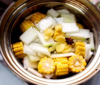 玉米冬瓜排骨汤的做法,玉米冬瓜排骨汤的家常做法