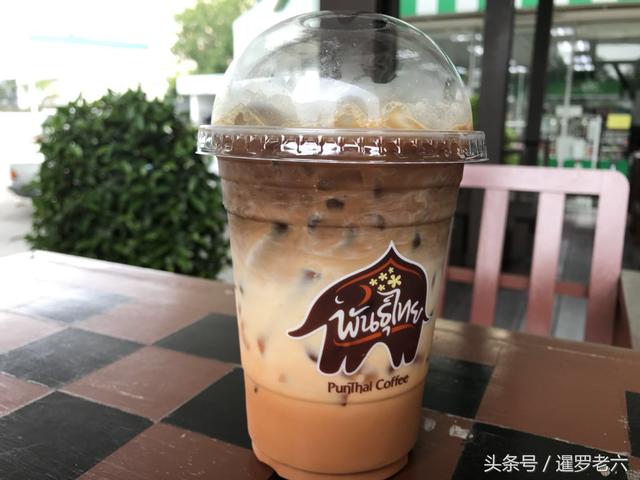 泰国咖啡店的咖啡、牛奶、奶茶混合冰饮，您尝过不？一杯三色！