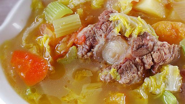 西式牛尾汤：香浓的汤汁配上软烂的牛尾，一口汤一口肉，收藏了