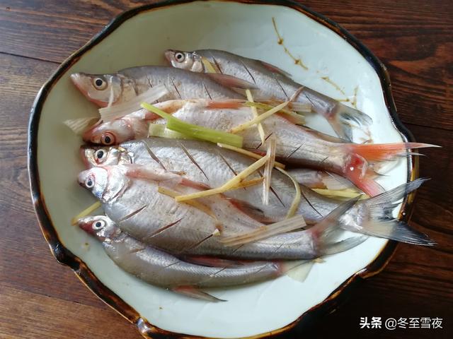 小江鱼这样做，外焦里嫩，香脆酥松，原汁原味，少油不腻