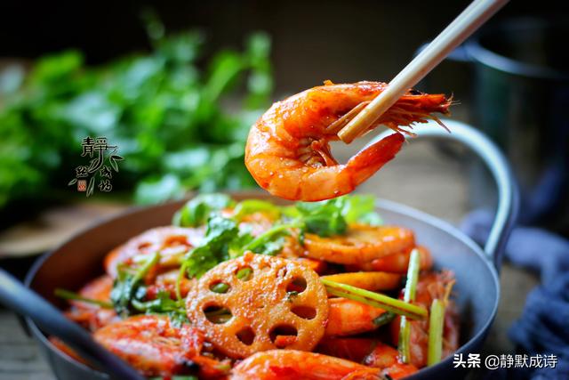 干锅香辣虾的做法，下酒下饭，吃着过瘾，一次两斤不够吃