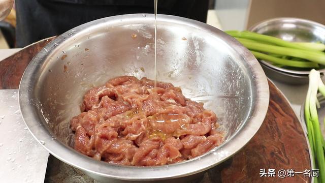 “水煮肉片”怎样做才好吃，大厨详细讲解小技巧，不等看完就饿了