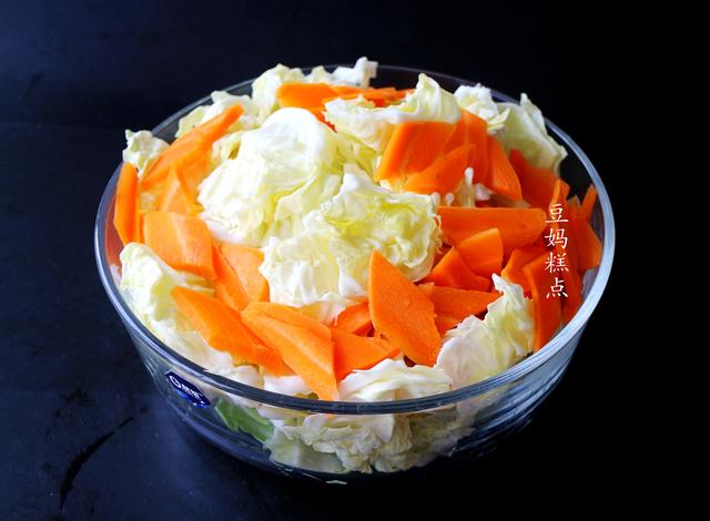 一个包菜，一根胡萝卜，教你做开胃泡菜，又脆又爽口