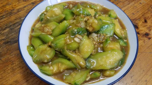 蚝油丝瓜、广东非常出名的一道家常菜、清淡营养又好吃、超下饭