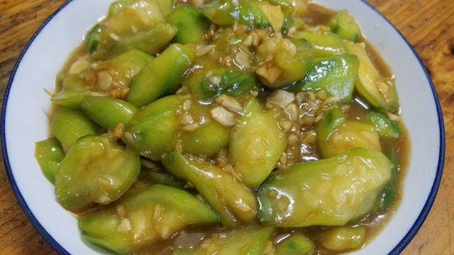 蚝油丝瓜、广东非常出名的一道家常菜、清淡营养又好吃、超下饭