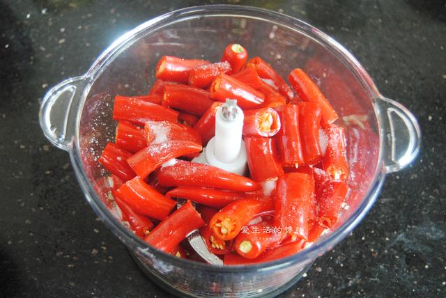 湖南正宗剁辣椒的做法，只需加上这“两物”，放一年都不坏