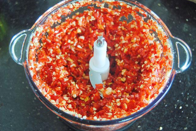 湖南正宗剁辣椒的做法，只需加上这“两物”，放一年都不坏