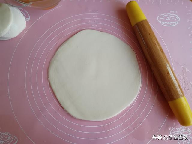 立春节气就要到了，教你用饺子皮做春饼，薄如蝉翼，简单容易学