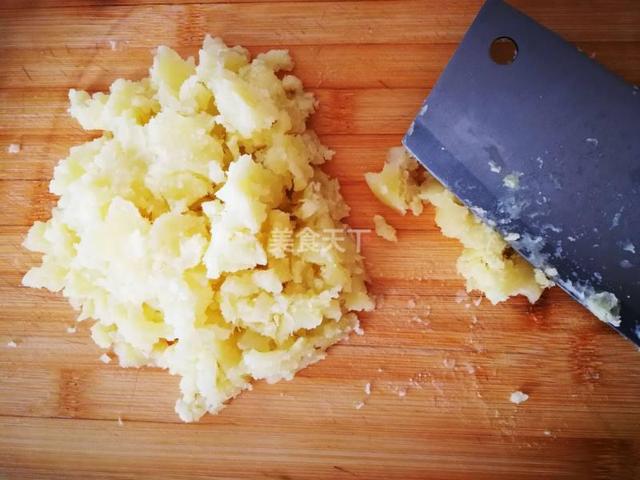 土豆泥，绝不是简单的将土豆捣成泥，这3种做法让你胃口大开！