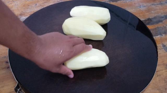 爱吃零食吗？教你用土豆做一道超好吃的小零食、做法很简单