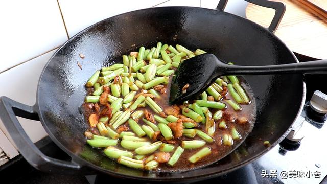 豆角焖面怎么做才好吃，手把手教您在家做，一次做一大锅，太香了