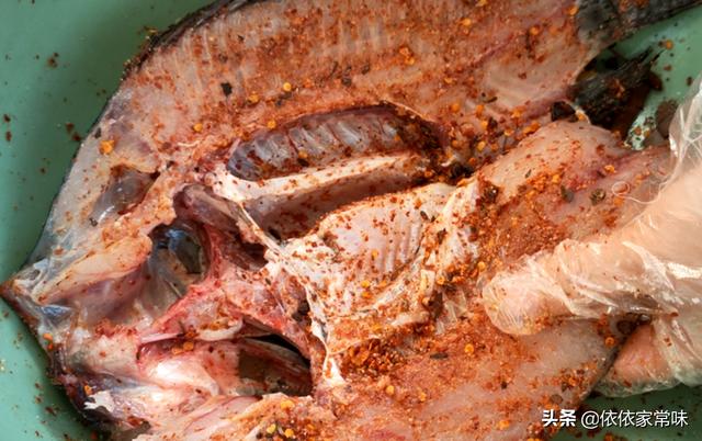 正宗腌腊鱼的传统做法，配料简单味道足，保存时间越久吃起来越香