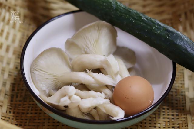 入秋多喝汤，别错过河南“平菇汤”，乳白鲜美，和骨头汤一样好喝