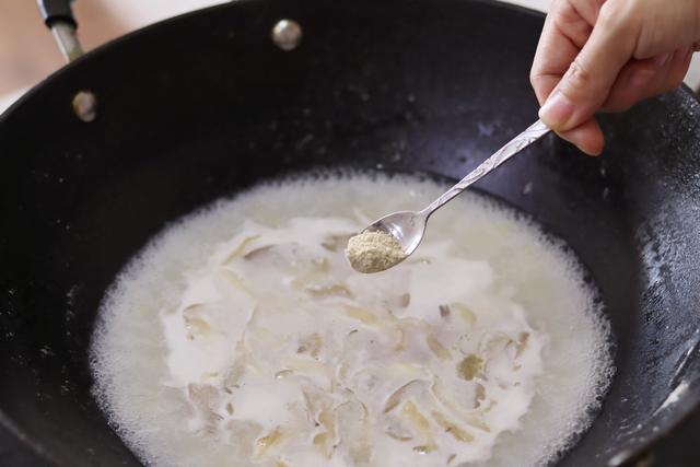 入秋多喝汤，别错过河南“平菇汤”，乳白鲜美，和骨头汤一样好喝