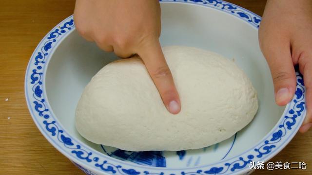 家常烙饼最简单做法，做法全程详细讲解，保证个个柔软又起层，香