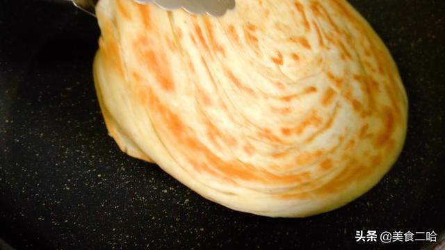 家常烙饼最简单做法，做法全程详细讲解，保证个个柔软又起层，香