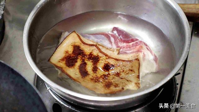 红烧肉最正确的家常做法，大厨把要点全告诉你，肥而不腻，太香了