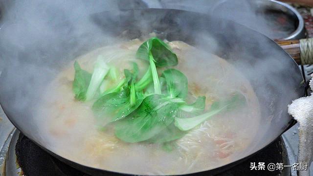 大厨教你“炝锅面”的地道做法，面条劲道，汤鲜味美，简单又营养