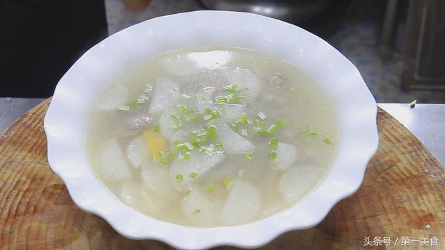 排骨炖萝卜汤，天凉了常喝的一道温补开胃顺气汤，好喝易做