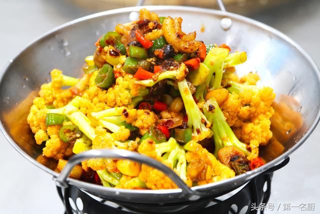 大厨教你干锅有机花菜的家常做法，特别简单入味，越吃越想吃