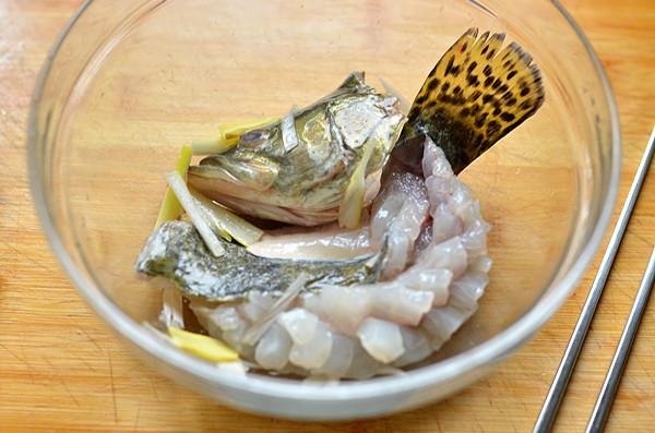 厨师长教你做松鼠桂鱼，外酥里嫩，告诉你怎样给鱼改花刀！