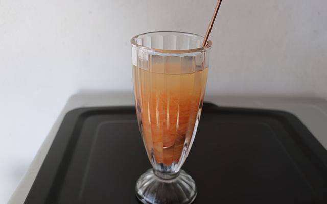 天渐冷，柚子正当季，来杯纯手工蜂蜜柚子茶，酸酸甜甜，润燥好喝