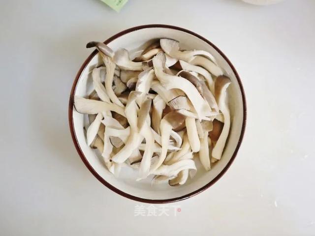 椒盐蘑菇：酥脆咸香不油腻，好吃的停不下来