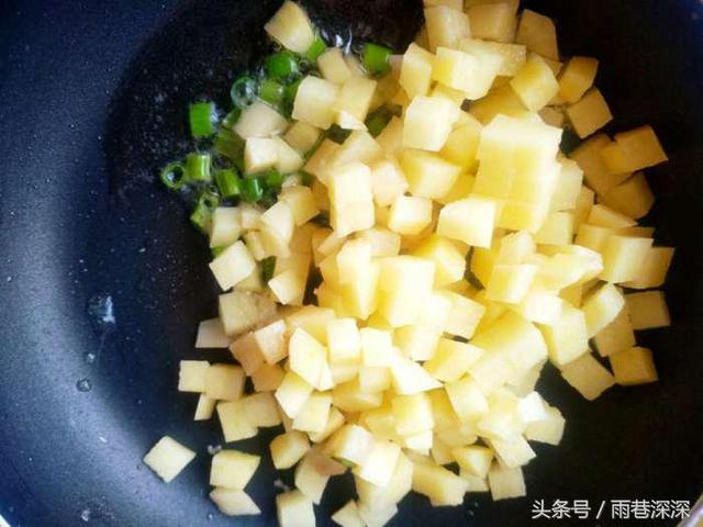 土豆疙瘩汤，又可做主食又可做汤的菜肴，一道懒人菜