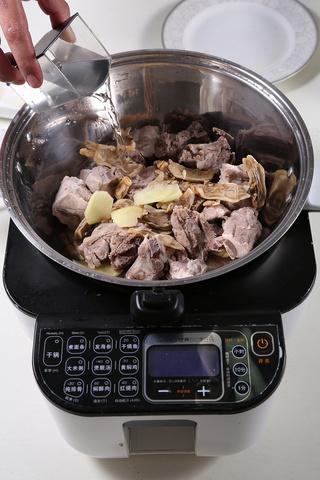 蛏干猪骨汤的做法,蛏干猪骨汤的家常做法