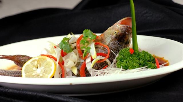 红烧海鲈鱼：制作简单，松软多汁，营养丰富，非常好吃
