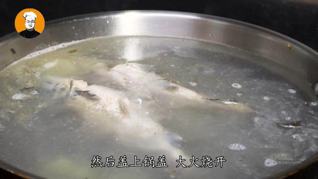 江苏名菜“鱼汤面”，汤白味鲜，面条劲道，没有一点腥味
