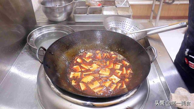 鱼火锅的详细家庭做法，鱼肉鲜嫩无腥味，麻辣鲜香味道无法抗拒