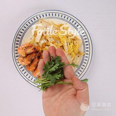 鲜虾炒白菜的做法